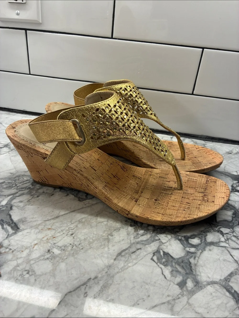 White Mountain Metallic Gold Cork Wedge Thong Sandals  10 low heel wedge